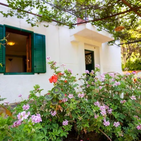 Villa Spacious In Calabria With Swimming Pool